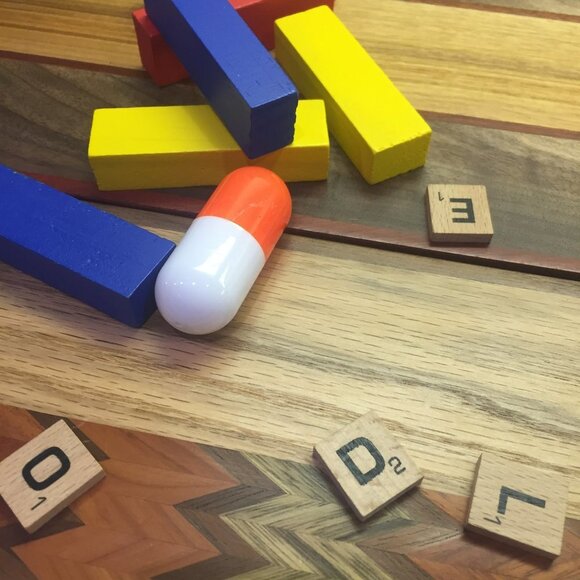 Secret Novelty Orange Pill Pen - Picture 3 of 4